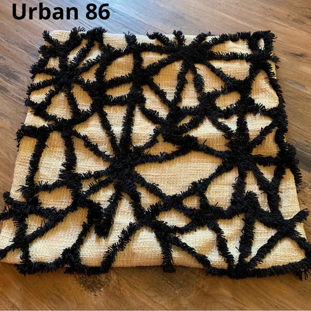 New Sample Urban 86 Pillow Cover Made In India 18 X 18 Tapestry Black White 3D